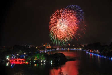 Đêm giao thừa, Hà Nội bắn pháo hoa tầm cao